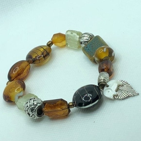 Glass Bead Stretch Bracelet Natural Tone Leaf Elephant Charm - Picture 1 of 4